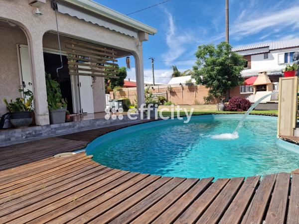 Maison
         5 pièces
        - 120 m² Exclusivité 285 000 € *