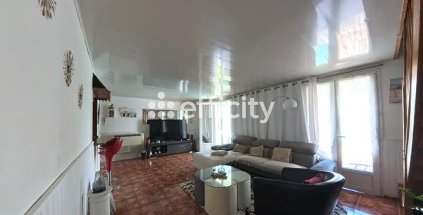 Maison
         5 pièces
        - 120 m² Exclusivité 285 000 € *