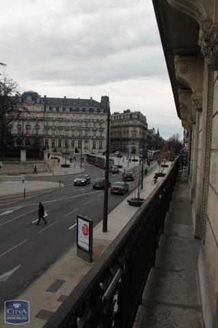 Appartement à louer 3 pièces 98.3m² Dijon (21000)