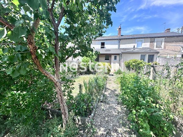 Charmante maison de 61.70 m² à vendre avec 2 chambres, jardin, centre ville de Château-du-Loir (72500)