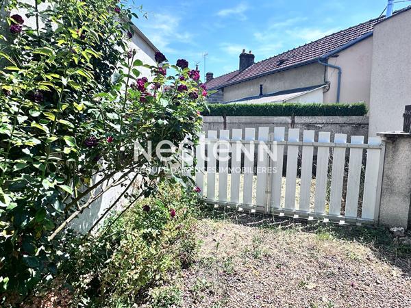 Charmante maison de 61.70 m² à vendre avec 2 chambres, jardin, centre ville de Château-du-Loir (72500)