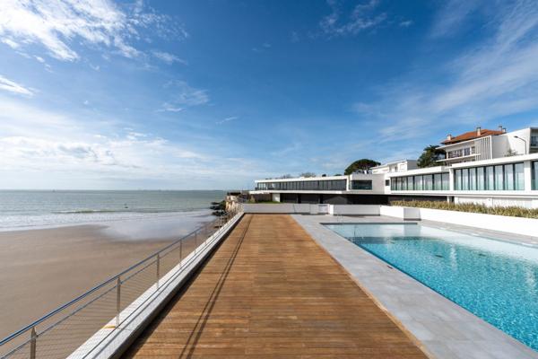 SUPERBE APPARTEMENT AVEC GRANDE TERRASSE ET VUE MER ROYAN