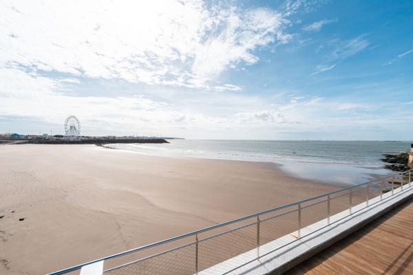 SUPERBE APPARTEMENT AVEC GRANDE TERRASSE ET VUE MER ROYAN