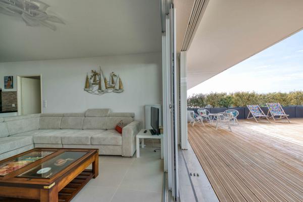 SUPERBE APPARTEMENT AVEC GRANDE TERRASSE ET VUE MER ROYAN