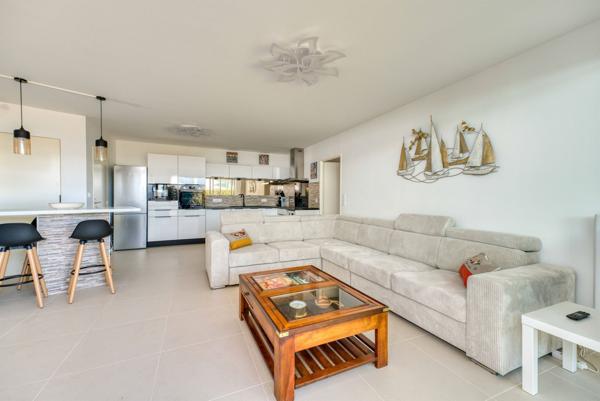 SUPERBE APPARTEMENT AVEC GRANDE TERRASSE ET VUE MER ROYAN