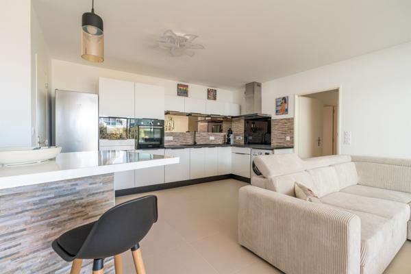 SUPERBE APPARTEMENT AVEC GRANDE TERRASSE ET VUE MER ROYAN