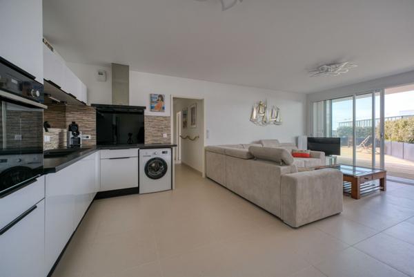 SUPERBE APPARTEMENT AVEC GRANDE TERRASSE ET VUE MER ROYAN