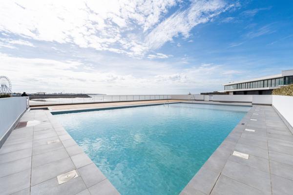 SUPERBE APPARTEMENT AVEC GRANDE TERRASSE ET VUE MER ROYAN