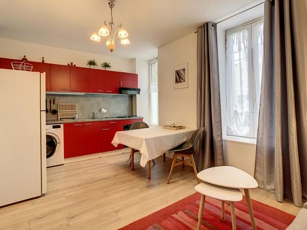 À VENDRAPPARTEMENT T2 - 31 m² - EXPOSITION SUD-OUEST - CAVE ET ACCÈS COURT/JARDIN