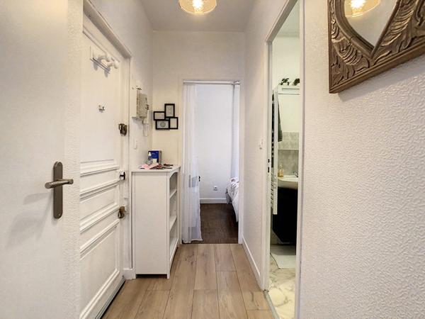 À VENDRAPPARTEMENT T2 - 31 m² - EXPOSITION SUD-OUEST - CAVE ET ACCÈS COURT/JARDIN