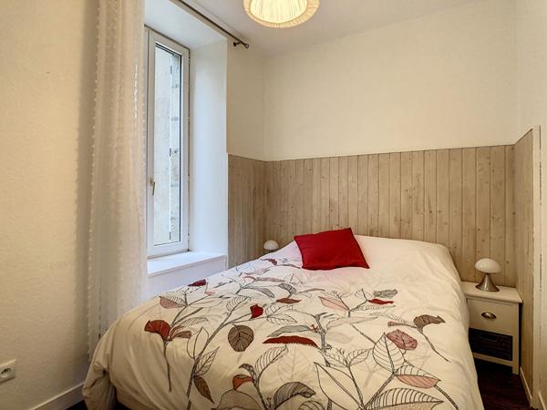 À VENDRAPPARTEMENT T2 - 31 m² - EXPOSITION SUD-OUEST - CAVE ET ACCÈS COURT/JARDIN