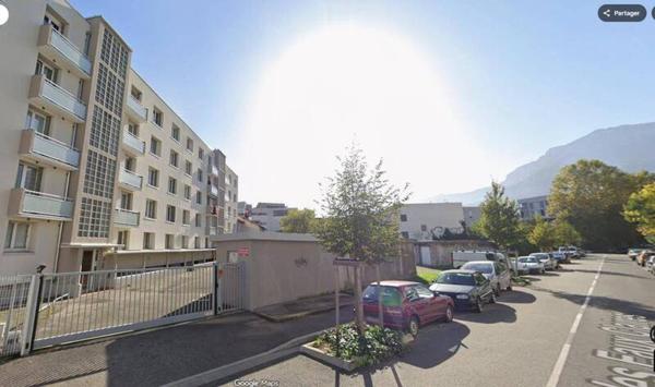 Appartement 2 pièces                                        - 38100 Grenoble Réf : 5593