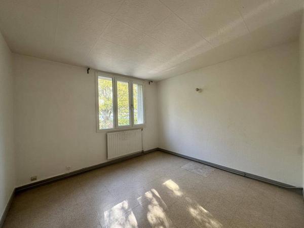 Appartement 2 pièces                                        - 38100 Grenoble Réf : 5593