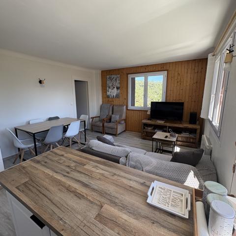 Appartement
         3 pièces
        - 46 m² 148 000 € *