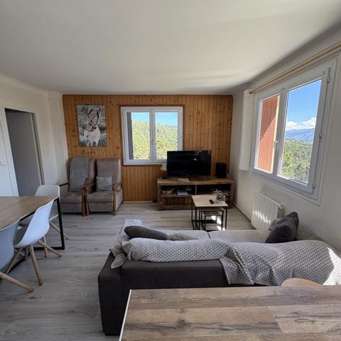 Appartement
         3 pièces
        - 46 m² 148 000 € *