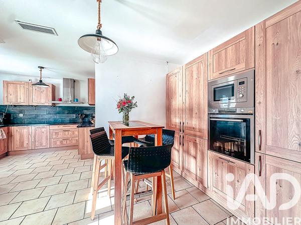 Maison à vendre 6 pièces 206 m² Bellegarde