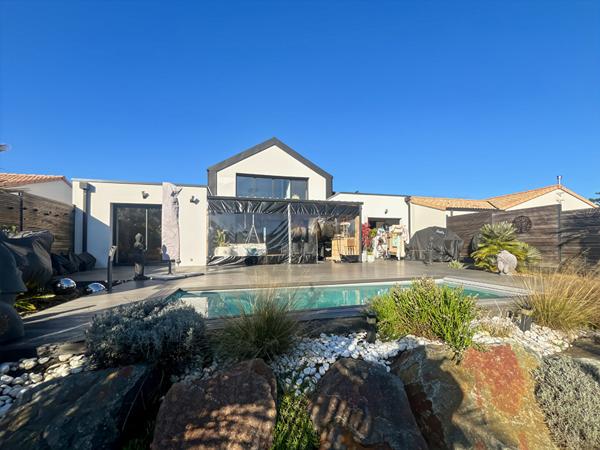 Maison contemporaine avec piscine ? Saint Jean de Monts