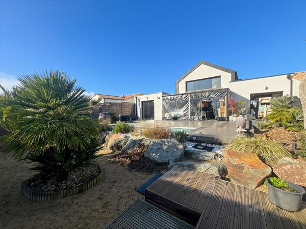 Maison contemporaine avec piscine ? Saint Jean de Monts