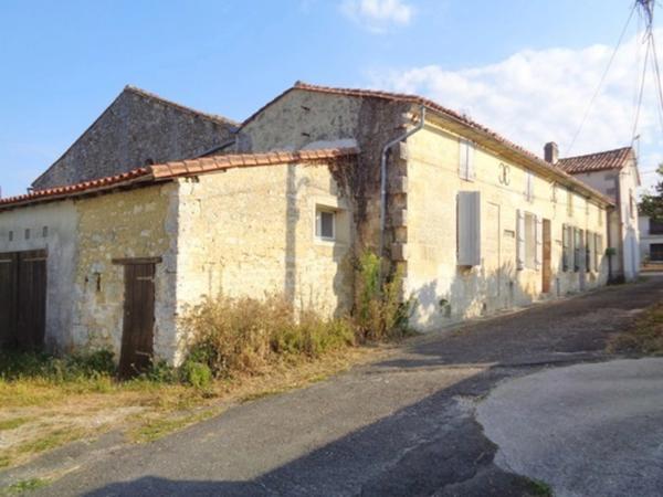 15 mn Angoulême Gare, ancien Corps de Ferme à réhabiliter au sud le l'agglomération.