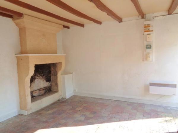 15 mn Angoulême Gare, ancien Corps de Ferme à réhabiliter au sud le l'agglomération.