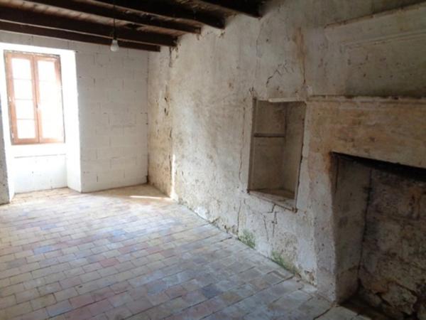 15 mn Angoulême Gare, ancien Corps de Ferme à réhabiliter au sud le l'agglomération.