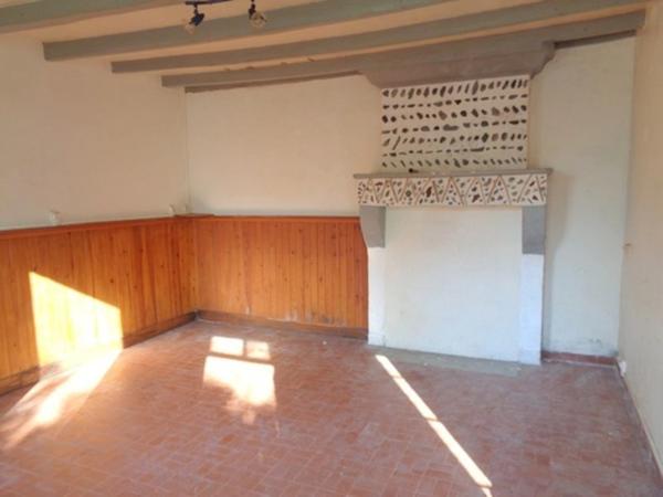 15 mn Angoulême Gare, ancien Corps de Ferme à réhabiliter au sud le l'agglomération.