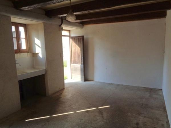 15 mn Angoulême Gare, ancien Corps de Ferme à réhabiliter au sud le l'agglomération.