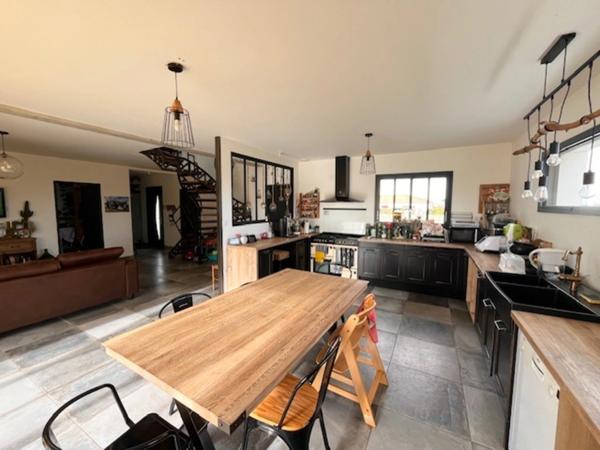 Maison 4 chambres, garage, jardin clos