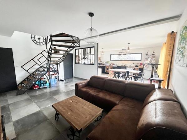 Maison 4 chambres, garage, jardin clos