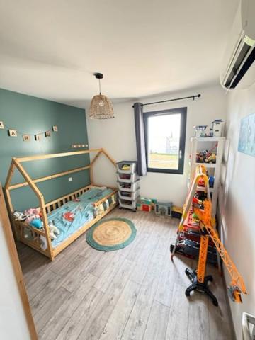 Maison 4 chambres, garage, jardin clos