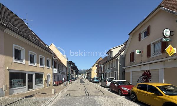 Local d activites de 144 m²