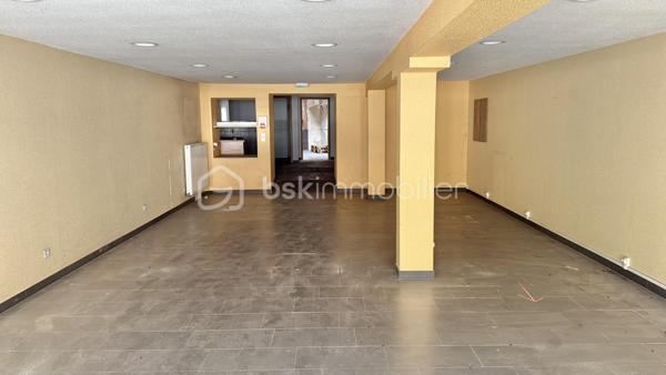 Local d activites de 144 m²