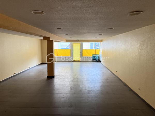 Local d activites de 144 m²