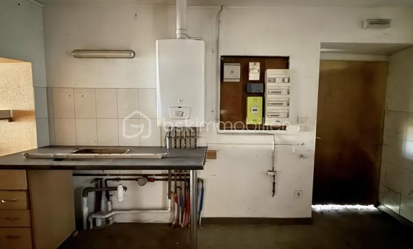 Local d activites de 144 m²