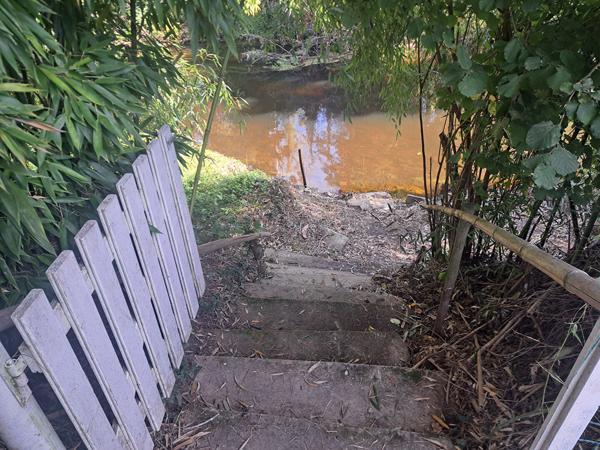 Terrain de loisirs avec maisonnette