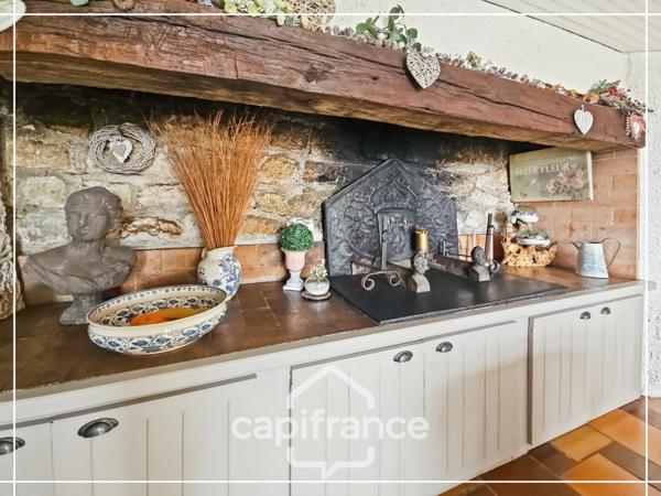 Maison d'architecte en pierre 200m², vue dégagée plein sud, piscine,lumineuse ,commodités à pied, 25min Agen, 20 min Golfech