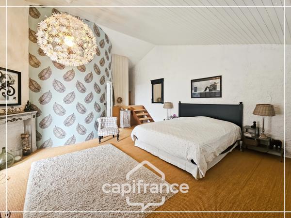 Maison d'architecte en pierre 200m², vue dégagée plein sud, piscine,lumineuse ,commodités à pied, 25min Agen, 20 min Golfech