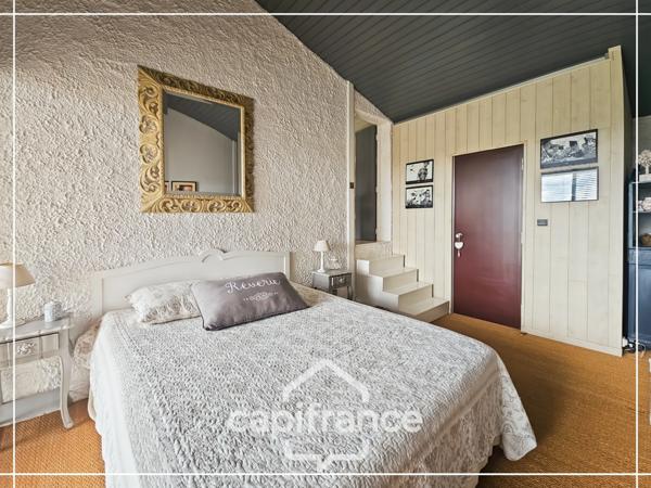 Maison d'architecte en pierre 200m², vue dégagée plein sud, piscine,lumineuse ,commodités à pied, 25min Agen, 20 min Golfech