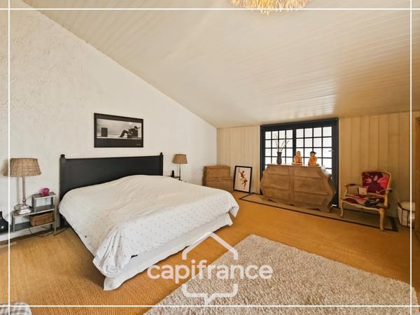 Maison d'architecte en pierre 200m², vue dégagée plein sud, piscine,lumineuse ,commodités à pied, 25min Agen, 20 min Golfech