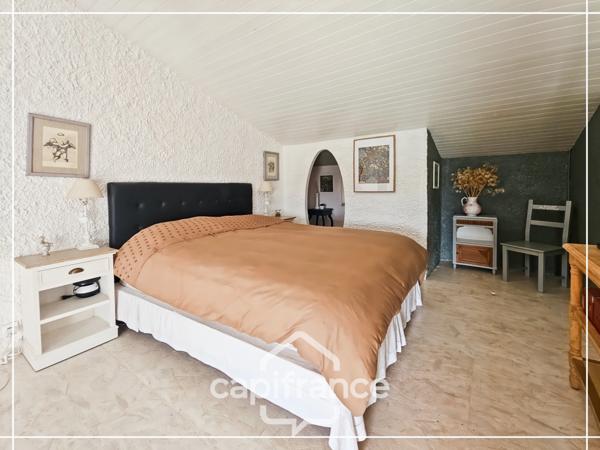 Maison d'architecte en pierre 200m², vue dégagée plein sud, piscine,lumineuse ,commodités à pied, 25min Agen, 20 min Golfech