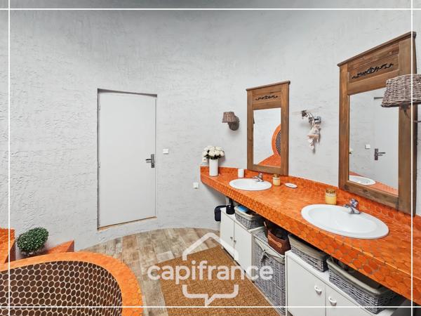 Maison d'architecte en pierre 200m², vue dégagée plein sud, piscine,lumineuse ,commodités à pied, 25min Agen, 20 min Golfech