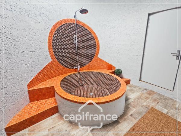 Maison d'architecte en pierre 200m², vue dégagée plein sud, piscine,lumineuse ,commodités à pied, 25min Agen, 20 min Golfech