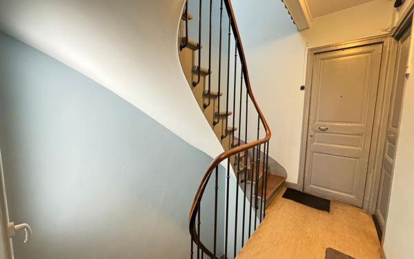 Appartement à vendre    1 pièce • 10 m2 Paris 17
