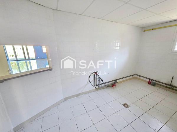 Excellente visibilité pour ce vaste local commercial