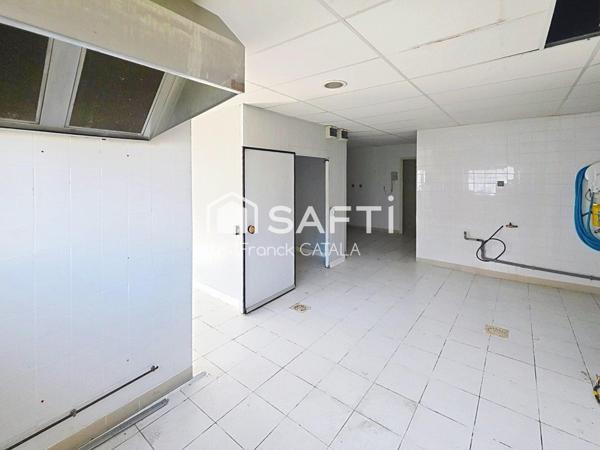 Excellente visibilité pour ce vaste local commercial