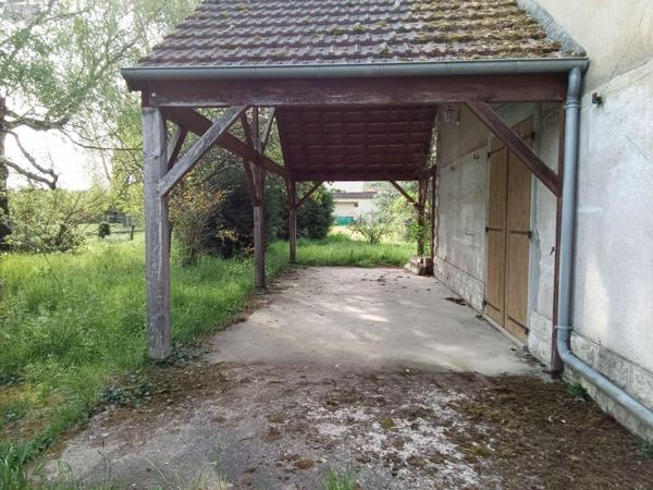 Maison à restaurer à vendre à Saint-Amand-Montrond dans le Cher (18200), ref : 26064   
Rue Autel de la Patrie