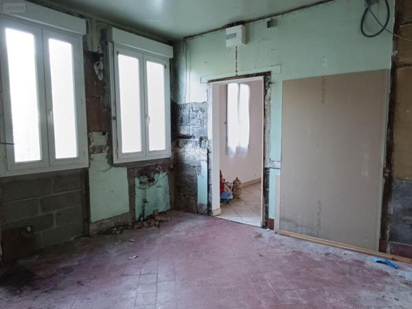 Maison à restaurer à vendre à Saint-Amand-Montrond dans le Cher (18200), ref : 26064   
Rue Autel de la Patrie