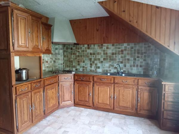 Maison à restaurer à vendre à Saint-Amand-Montrond dans le Cher (18200), ref : 26064   
Rue Autel de la Patrie