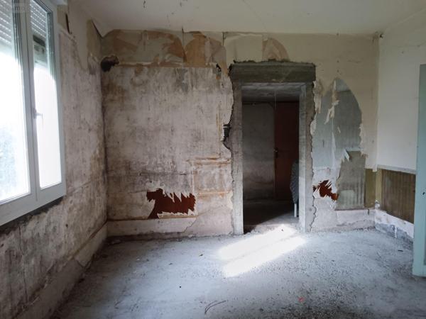 Maison à restaurer à vendre à Saint-Amand-Montrond dans le Cher (18200), ref : 26064   
Rue Autel de la Patrie