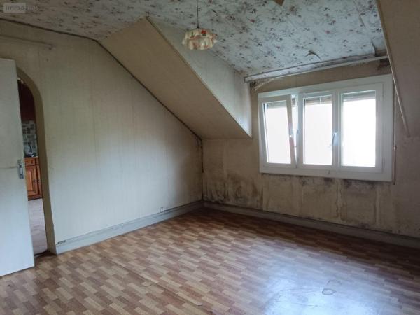 Maison à restaurer à vendre à Saint-Amand-Montrond dans le Cher (18200), ref : 26064   
Rue Autel de la Patrie